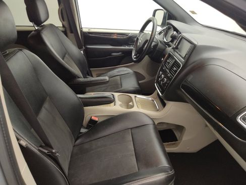 Used 2019 Dodge Grand Caravan SXT FWD image 21