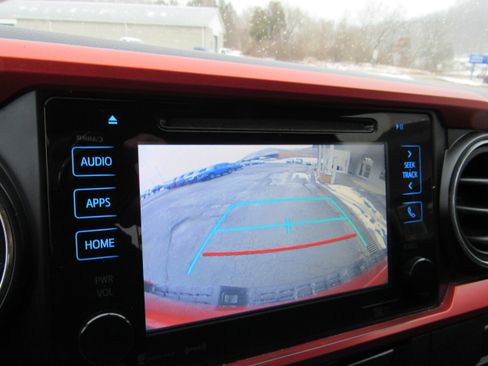 Used 2016 Toyota Tacoma TRD Sport w/ Towing Package image 29