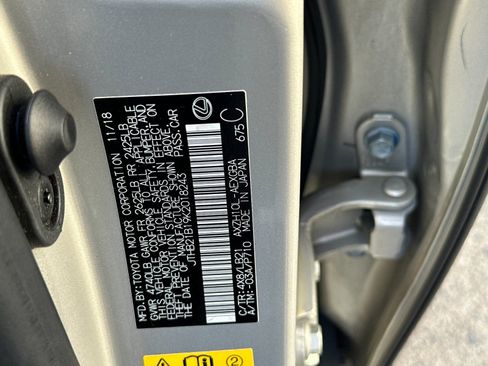 Used 2019 Lexus ES 300h w/ Accessory Package 2 image 34