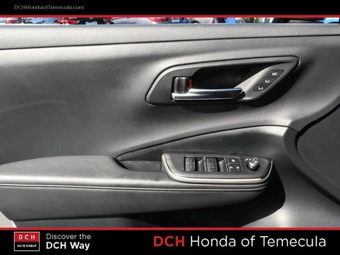 Used 2023 Toyota Crown Limited image 15