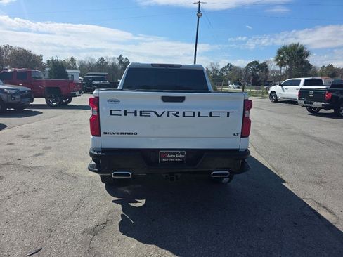Used 2022 Chevrolet Silverado 1500 LT Trail Boss w/ Convenience Package II image 3