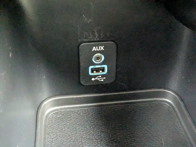 Used 2020 Dodge Journey SE w/ SE Popular Equipment Group FWD image 18