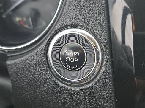 Used 2018 Nissan Rogue SL w/ Premium Package image 25