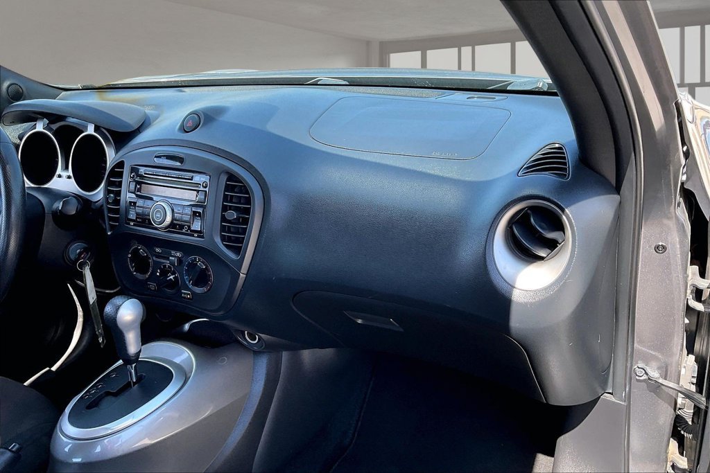 Used 2013 Nissan Juke S FWD image 23