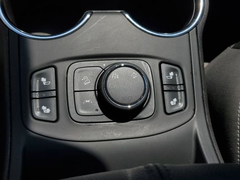 Used 2024 GMC Terrain SLT image 32