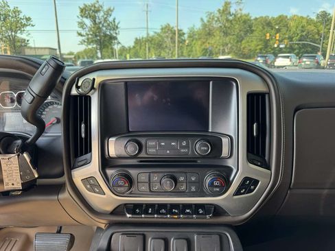 Used 2018 GMC Sierra 1500 SLT AWD/4WD image 22