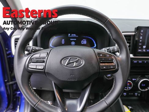 Used 2024 Hyundai Venue Limited image 10