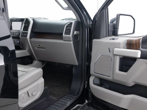 Used 2016 Ford F150 Lariat image 32