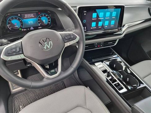 Used 2025 Volkswagen Atlas Cross Sport SEL R-Line AWD/4WD image 10