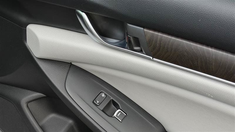 Used 2018 Honda Accord Touring image 35