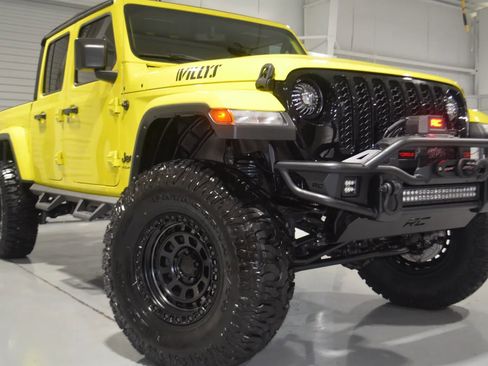 Used 2023 Jeep Gladiator Sport AWD/4WD image 3
