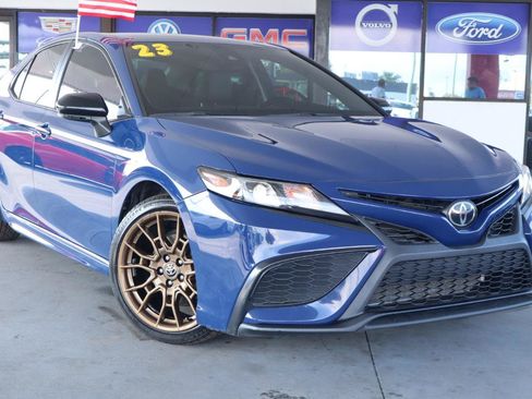 Used 2023 Toyota Camry SE w/ Convenience Package FWD image 2