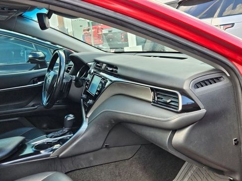 Used 2019 Toyota Camry SE w/ Convenience Package image 18