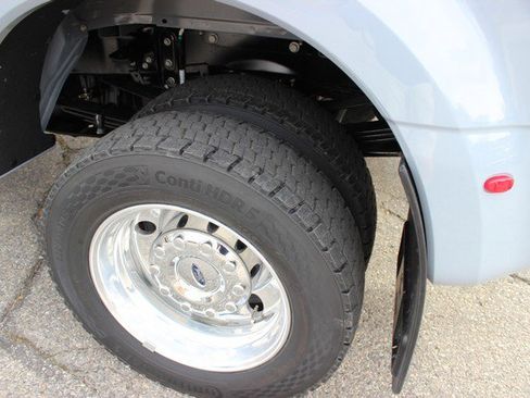 Used 2026 Ford F450 Platinum w/ FX4 Off-Road Package image 6