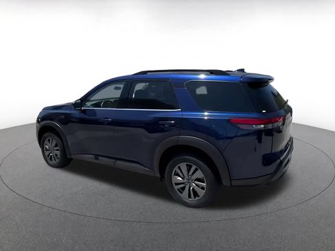 Used 2025 Nissan Pathfinder SV FWD image 10