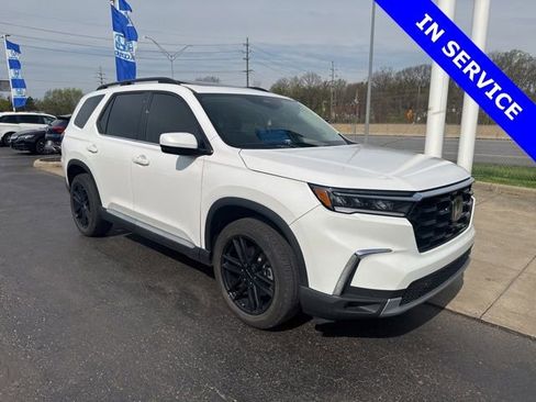 Used 2024 Honda Pilot Touring image 1