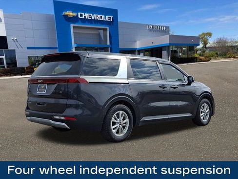 Used 2022 Kia Carnival LX image 9