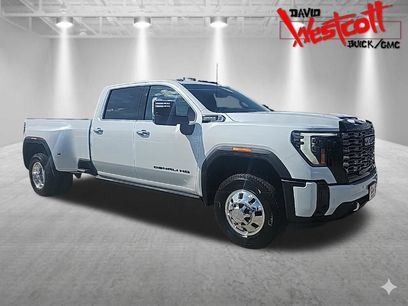 New 2026 GMC Sierra 3500 Denali Ultimate w/ LPO, Black Badging Package
