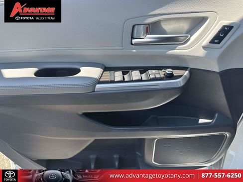 Used 2023 Toyota Sienna Limited AWD/4WD image 19