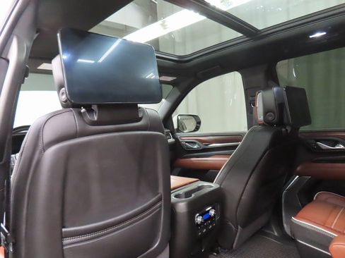 Used 2024 GMC Yukon XL Denali Ultimate image 11