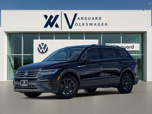 Used 2024 Volkswagen Tiguan SE image 1