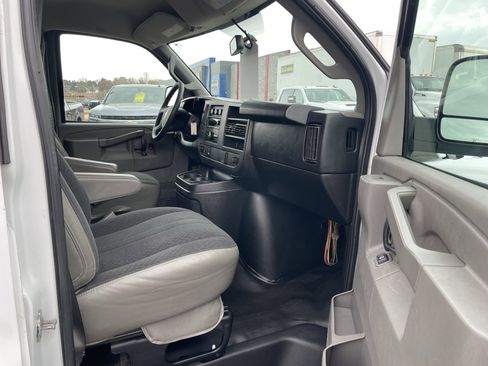 Used 2018 Chevrolet Express 2500 w/ Driver Convenience Package image 12