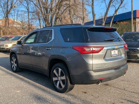 Used 2020 Chevrolet Traverse LT w/ LT Premium Package AWD/4WD image 3