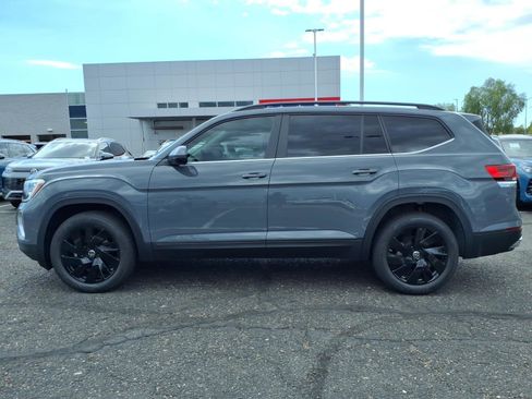 New 2026 Volkswagen Atlas SE image 2