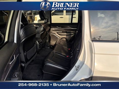 Used 2022 Jeep Grand Cherokee Limited image 14