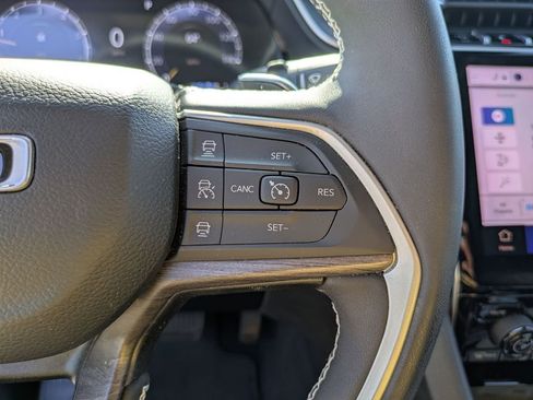 Used 2023 Jeep Grand Cherokee Limited AWD/4WD image 18