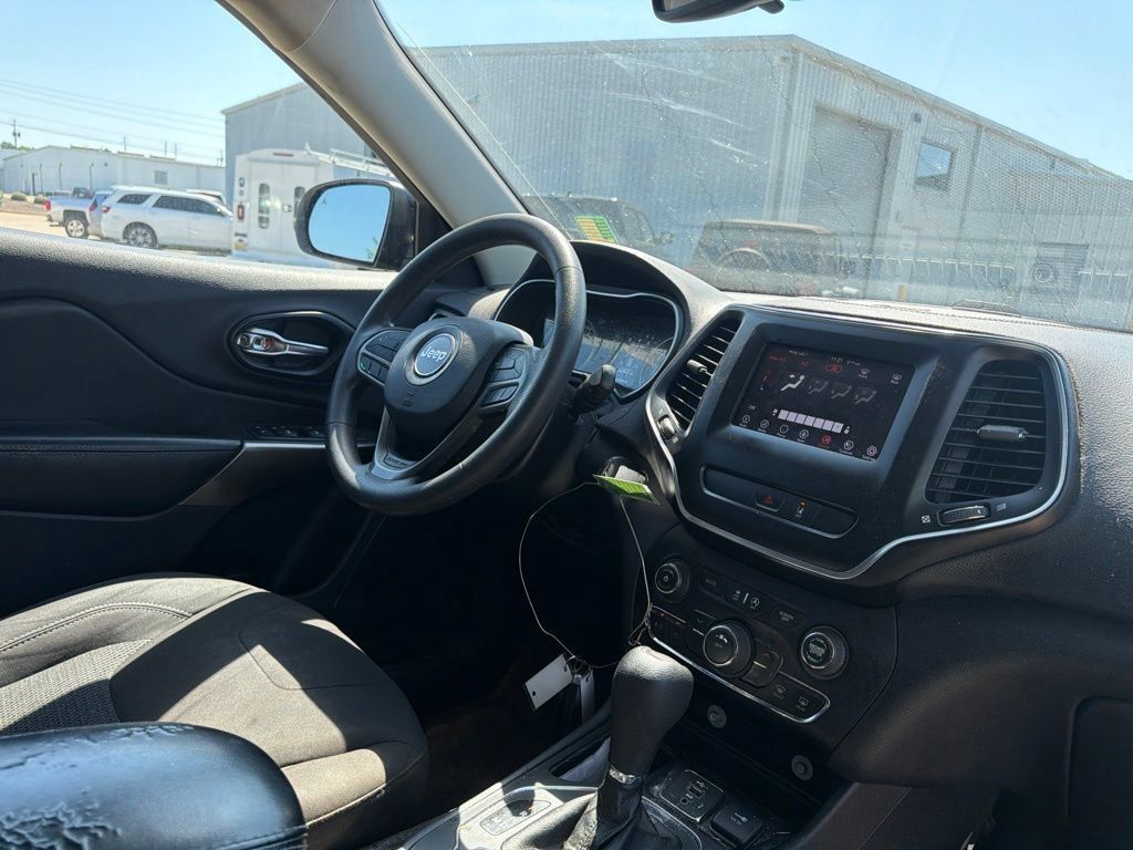 Used 2021 Jeep Cherokee Latitude FWD image 20