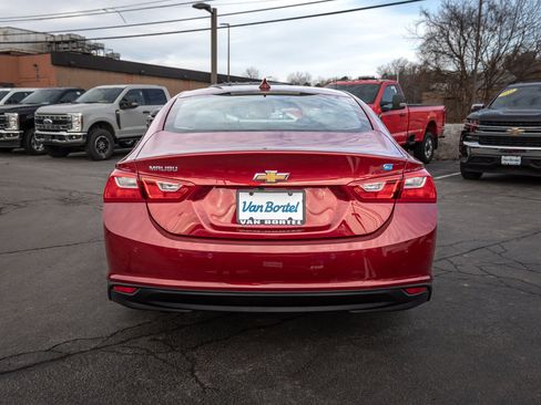 Used 2017 Chevrolet Malibu Hybrid w/ Leather Package image 4