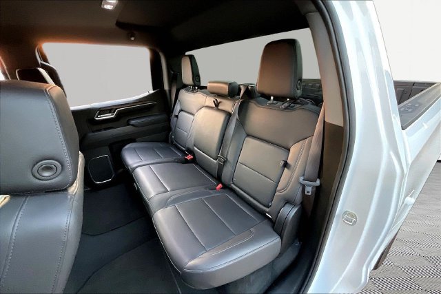 Used 2025 GMC Sierra 1500 SLT AWD/4WD image 16