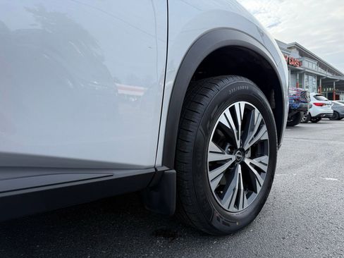 Used 2023 Nissan Rogue SV w/ SV Premium B Package image 17