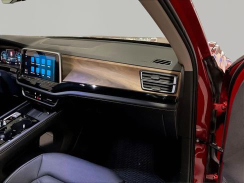 Used 2025 Volkswagen Atlas SE AWD/4WD image 27