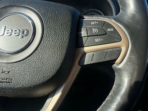 Used 2015 Jeep Cherokee Limited w/ Luxury Group image 21