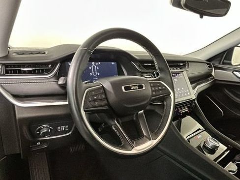 Used 2021 Jeep Grand Cherokee L Laredo w/ Luxury Tech Group I AWD/4WD image 13