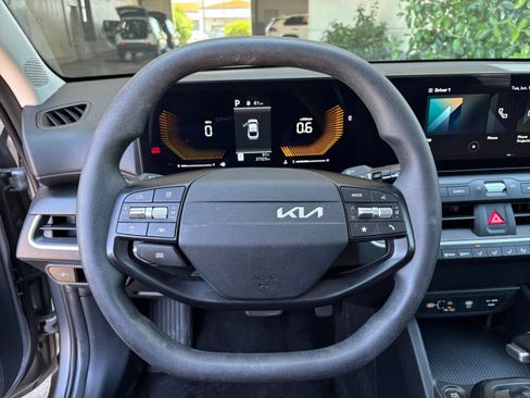 Used 2025 Kia K4 FWD image 28