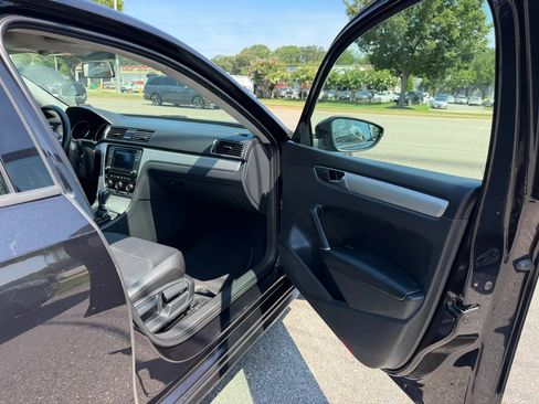 Used 2019 Volkswagen Passat 2.0T Wolfsburg FWD image 16