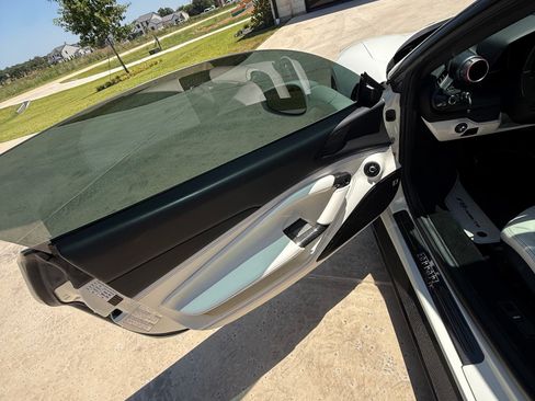 Used 2020 Ferrari F8 Tributo RWD image 11