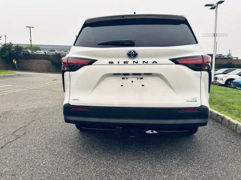 Used 2021 Toyota Sienna LE AWD/4WD image 5