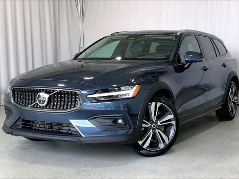 Used 2025 Volvo V60 B5 Cross Country Plus AWD/4WD image 12