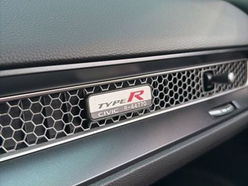 Used 2025 Honda Civic Type R image 11