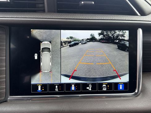 Used 2022 GMC Yukon XL Denali w/ Denali Premium Package image 12