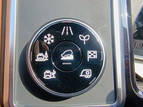 New 2026 Nissan Pathfinder Platinum image 22