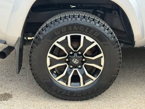 Used 2021 Toyota Tacoma TRD Sport AWD/4WD image 10