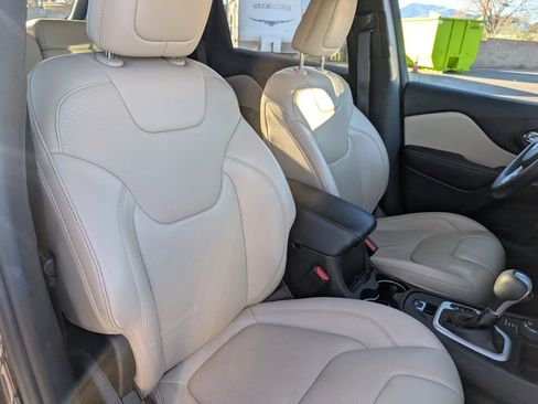 Used 2016 Jeep Cherokee Limited w/ Luxury Group image 12