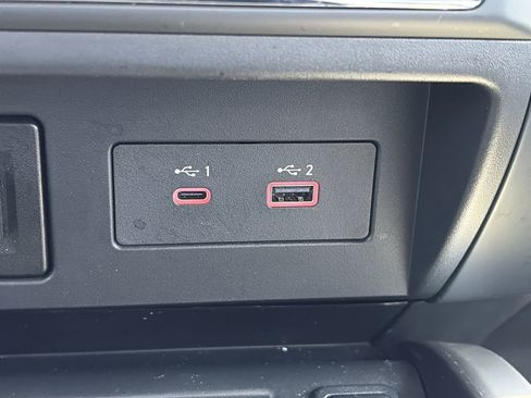 Used 2024 Nissan Titan SV w/ SV Convenience Package image 19