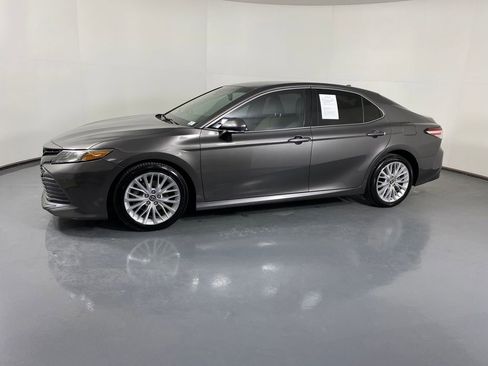 Used 2018 Toyota Camry XLE w/ Audio Package image 3