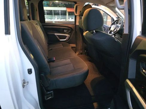 Used 2017 Nissan Titan SV AWD/4WD image 6